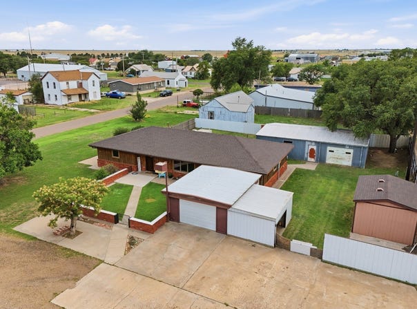 405 S Albright, hooker, OK 73945