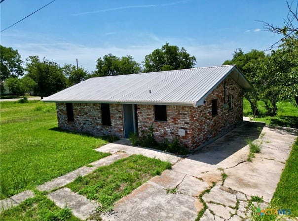 209 Prairie Avenue, Rogers, TX 76569