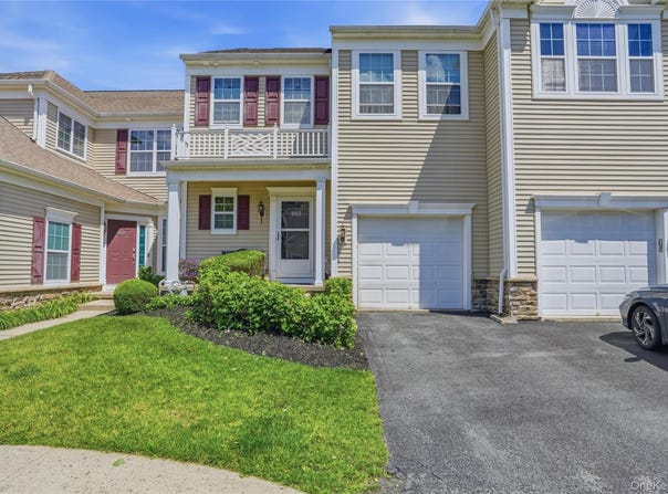 6 Bainbridge Place, Newburgh, NY 12550