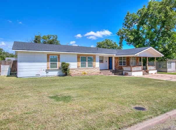 202 Sharp Avenue, Ballinger, TX 76821