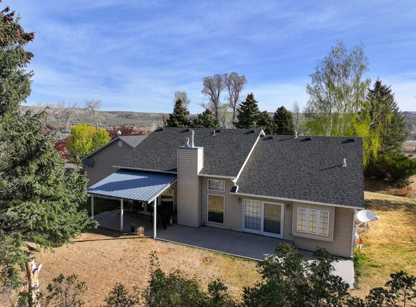 6659 Riverview Rd, Riverton, WY 82501