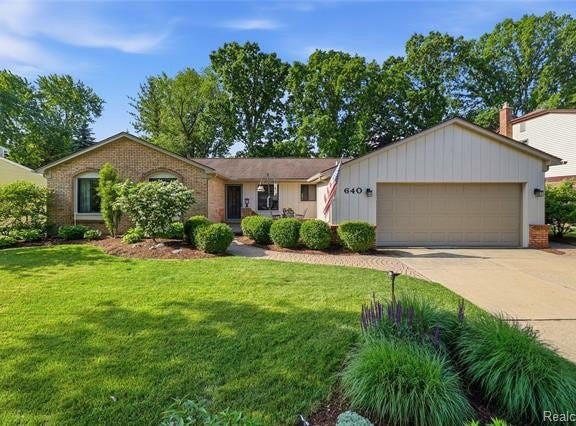 640 Longfellow Drive, Troy, MI 48085