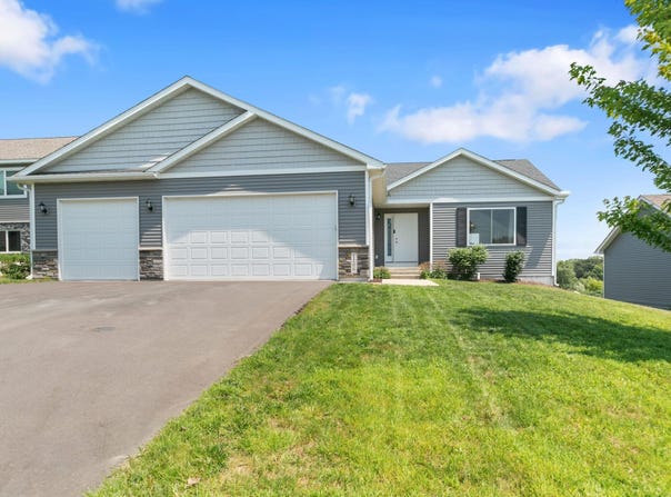 1106 Rolling Hills Drive NW, Montgomery, MN 56069