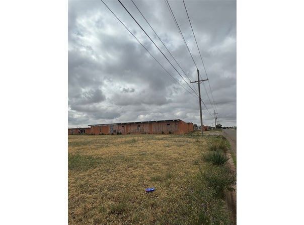 1900 Walter Griffin Street, Plainview, TX 79072