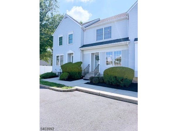 86 Wilton Ave, Middlesex Boro, NJ 08846-2572