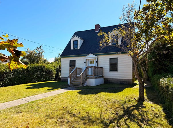 178 Fitch St, St. Ignace, MI 49781