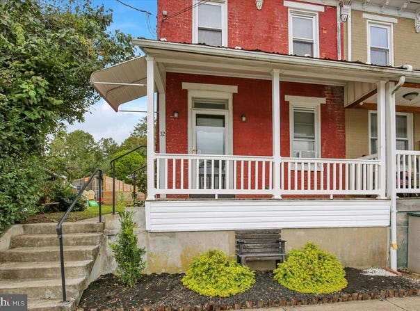 32 S ELM Street, ROBESONIA, PA 19551