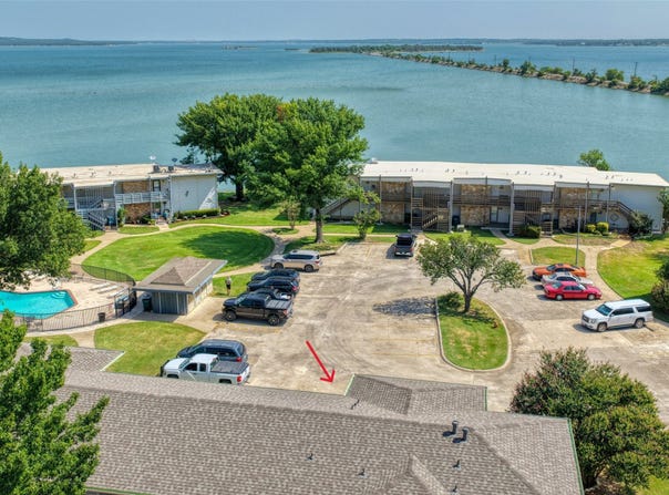 109 Harbor Drive, Runaway Bay, TX 76426