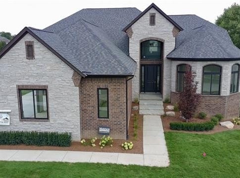 6489 POND Dr, Washington Twp, MI 48094