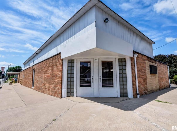 701 W ADAMS Street, Taylorville, IL 62568