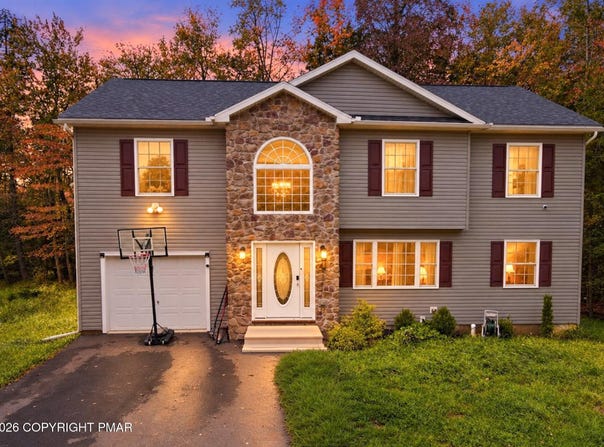 425 Scotch Pine Drive, Pocono Summit, PA 18346
