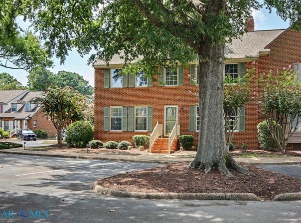 19 Capps Qtrs, Hampton, VA 23669