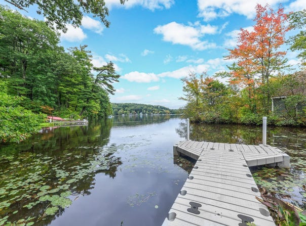 43 Mashapaug Rd, Holland, MA 01521