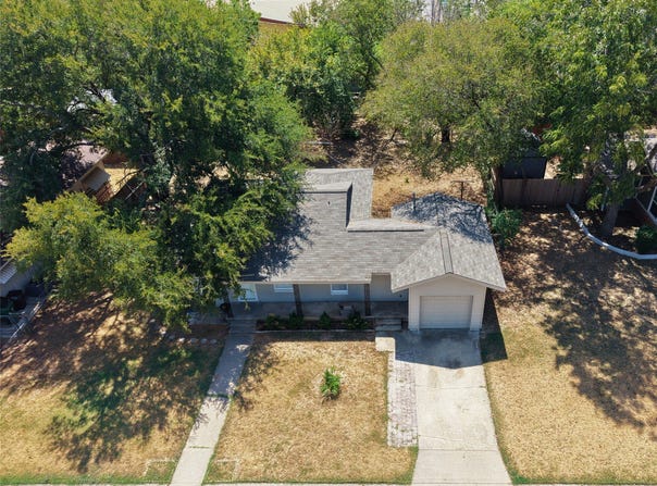 424 E Ellen Avenue, Hurst, TX 76053