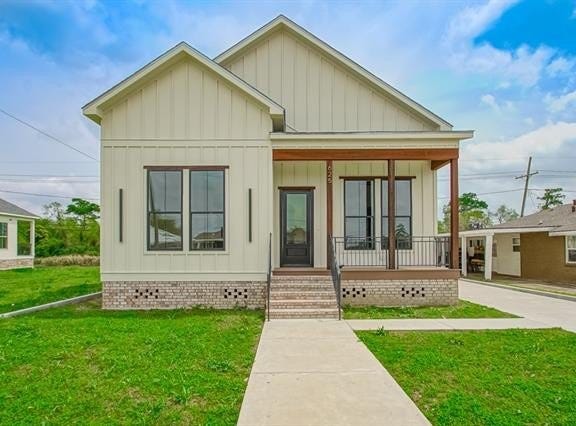 625 COUGAR Drive, Arabi, LA 70032