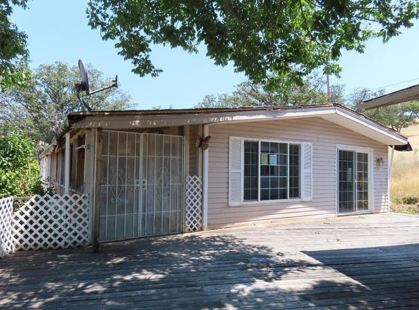 1120 Rolling Hills Dr, Yreka, CA 96097