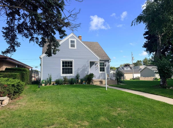 3668 S 34th St, Greenfield, WI 53221