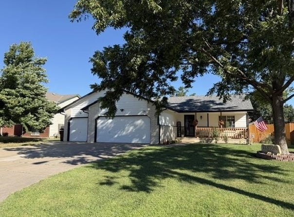 126 E Creekstone St, Mulvane, KS 67110-9283