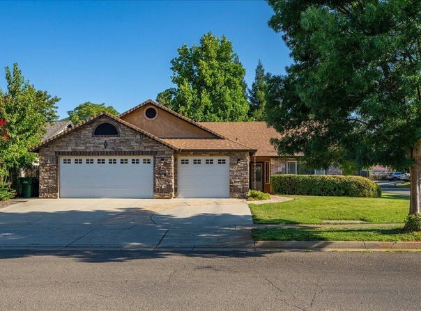 2094 Button Place, Redding, CA 96002