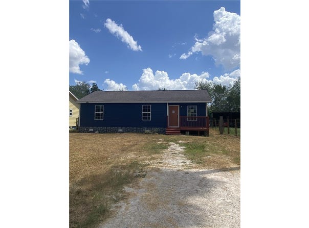 909 Range Street, Alice, TX 78332