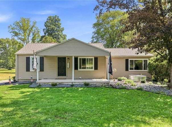 927 Warner Road SE, Brookfield, OH 44403
