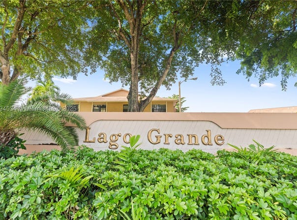 2450 W 67th Pl, Hialeah, FL 33016