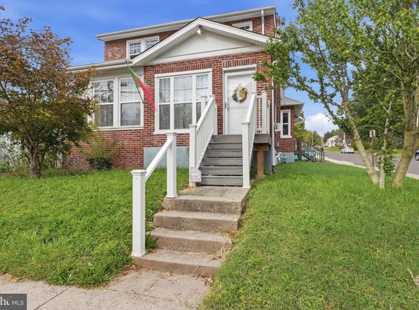 411 E WALNUT Street, PERKASIE, PA 18944