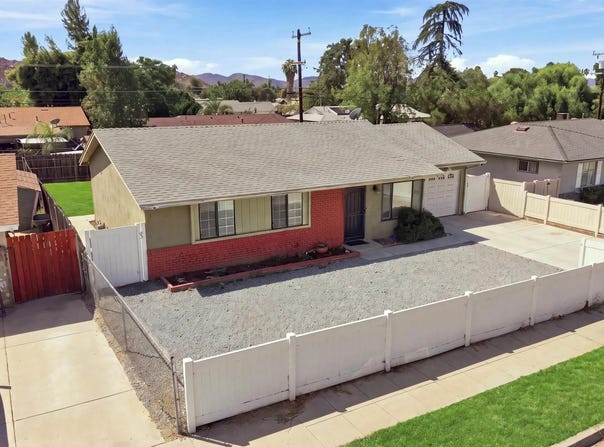 1001 E Lucerne, Hemet, CA 92543