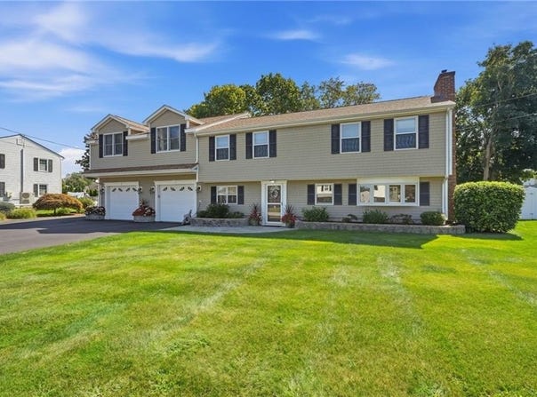 4 Roosevelt Drive, Bristol, RI 02809