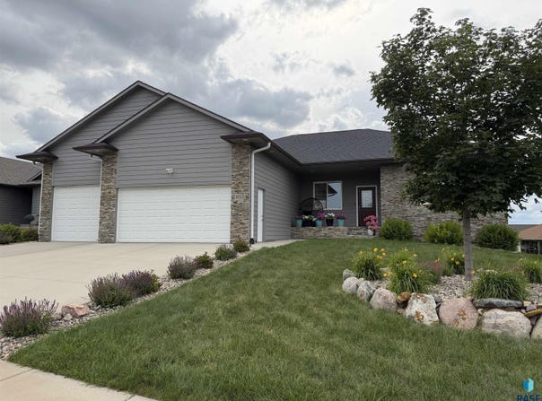 1013 N Danielle Dr, Sioux Falls, SD 57103