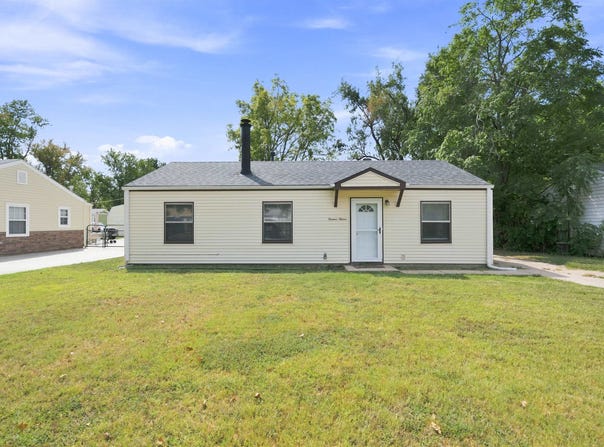 1415 E Evanston St, Park City, KS 67219-1330