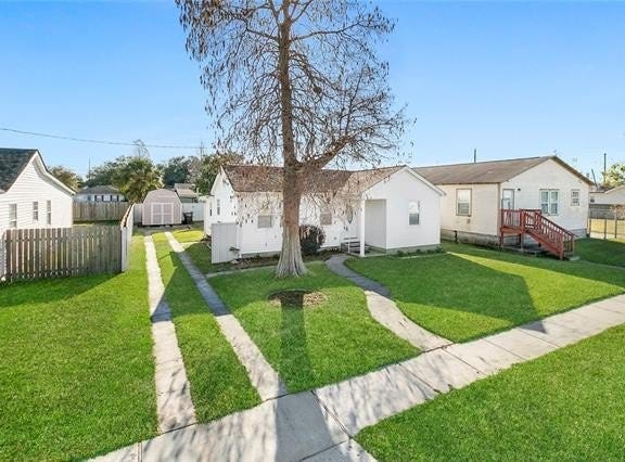 9 CARROLL Drive, Chalmette, LA 70043