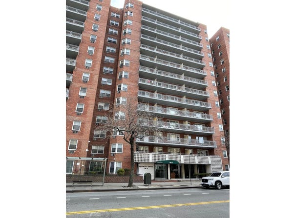 89-15 Parsons Blvd, Jamaica, NY 11432