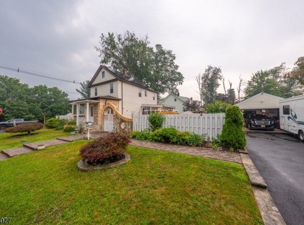 102 Runyon Ave, Middlesex Boro, NJ 08846-2221