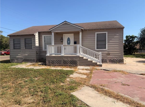 319 West Avenue D, Robstown, TX 78380