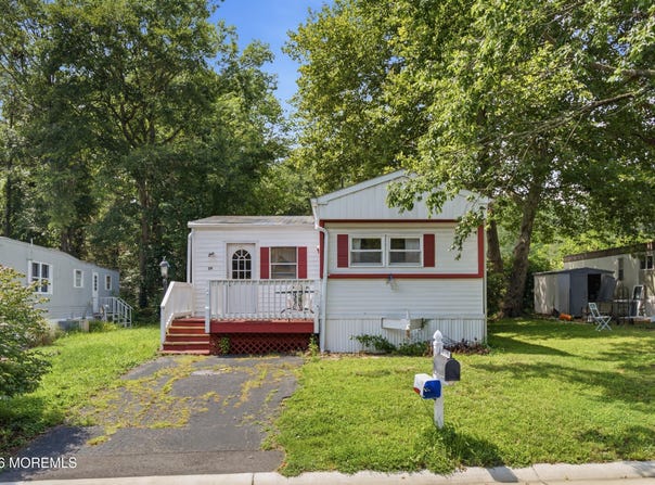 39 Antonia Drive, Jackson, NJ 08527