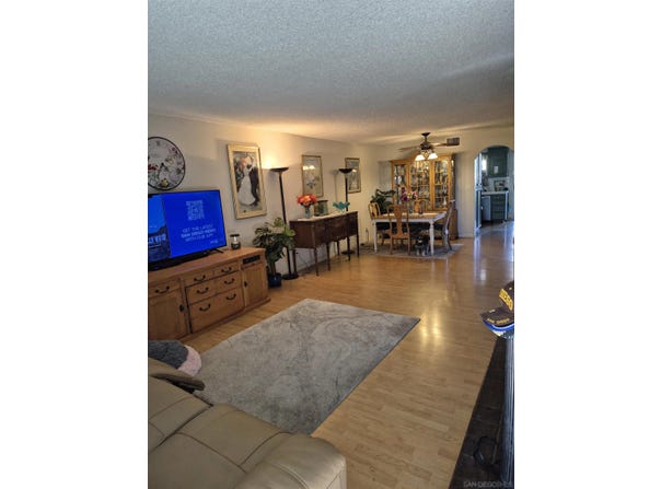 990 E Main, El Cajon, CA 92021