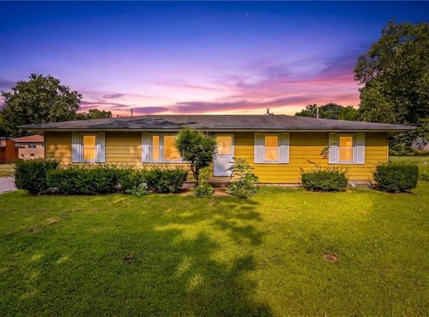 28 Forest Lane, Lexington, MO 64067