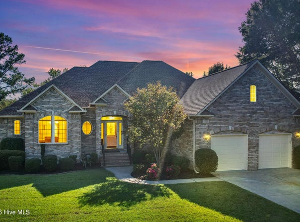 233 S Middleton Drive NW, Calabash, NC 28467