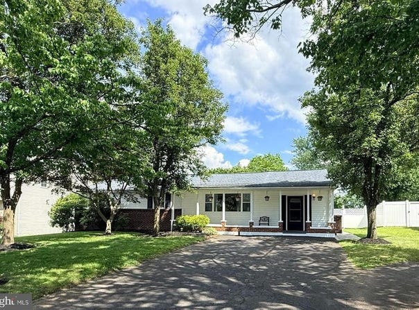 23 MAPLE AVENUE, HATBORO, PA 19040