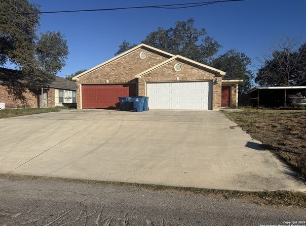 707 Dallas, Pleasanton, TX 78064