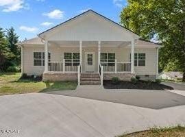711 Byrd St, Clinton, TN 37716