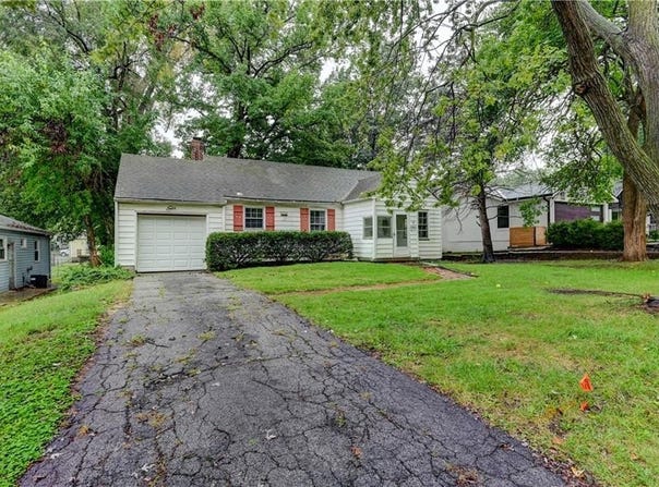 2305 W 73rd Street, Prairie Village, KS 66208