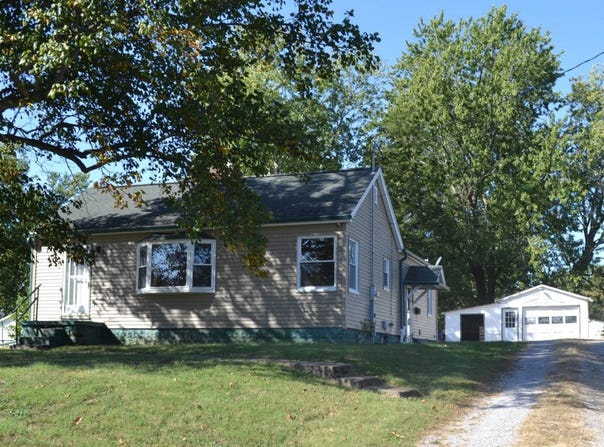 119 S Seventh Street, Albion, IL 62806