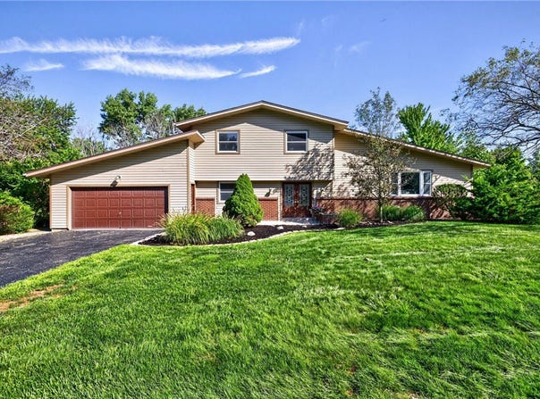 1630 Bridgeboro Drive, Webster, NY 14580