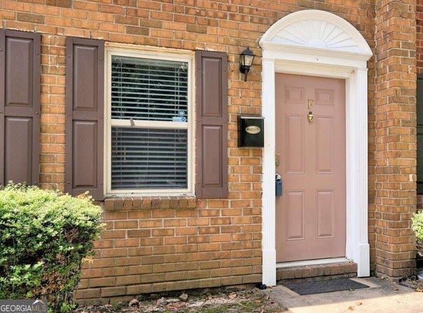 135 N River Drive, Sandy Springs, GA 30350