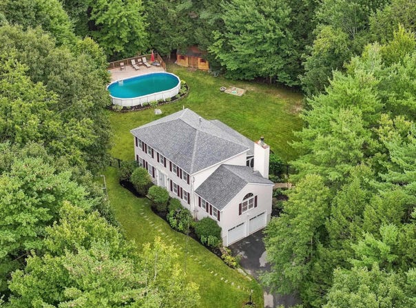 14 Benjamin Drive, Goffstown, NH 03045
