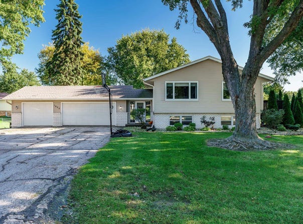 1602 PLAZA Drive, ROCKFORD, IL 61108