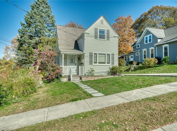15 Summit Street, Fairport, NY 14450