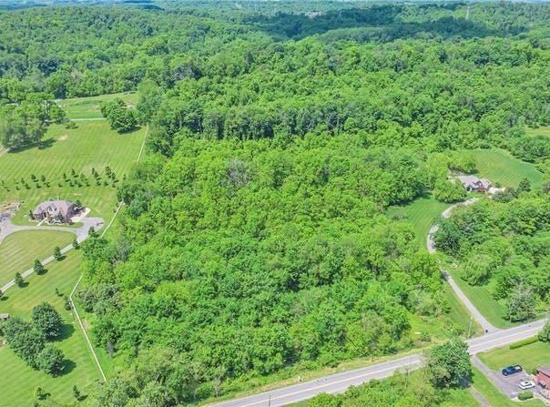 1902 Reissing Rd, Cecil, PA 15057